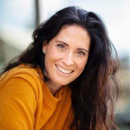 woman with full head of healthy hair as a results of hair transplant alternatives