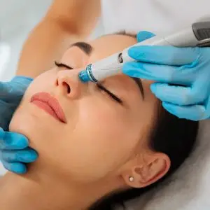 woman getting hydrafacial at NuIQ Cleveland