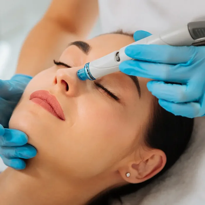 woman getting hydrafacial at NuIQ Cleveland